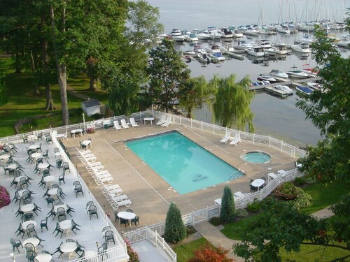 The Oak Park Inn @ Oak Park Marina & Resort~ The Ultimate Vacation Getaway!!!