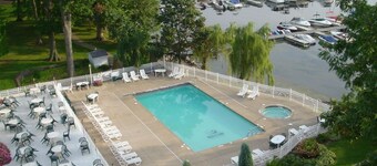 The Oak Park Inn @ Oak Park Marina & Resort~ The Ultimate Vacation Getaway!!!