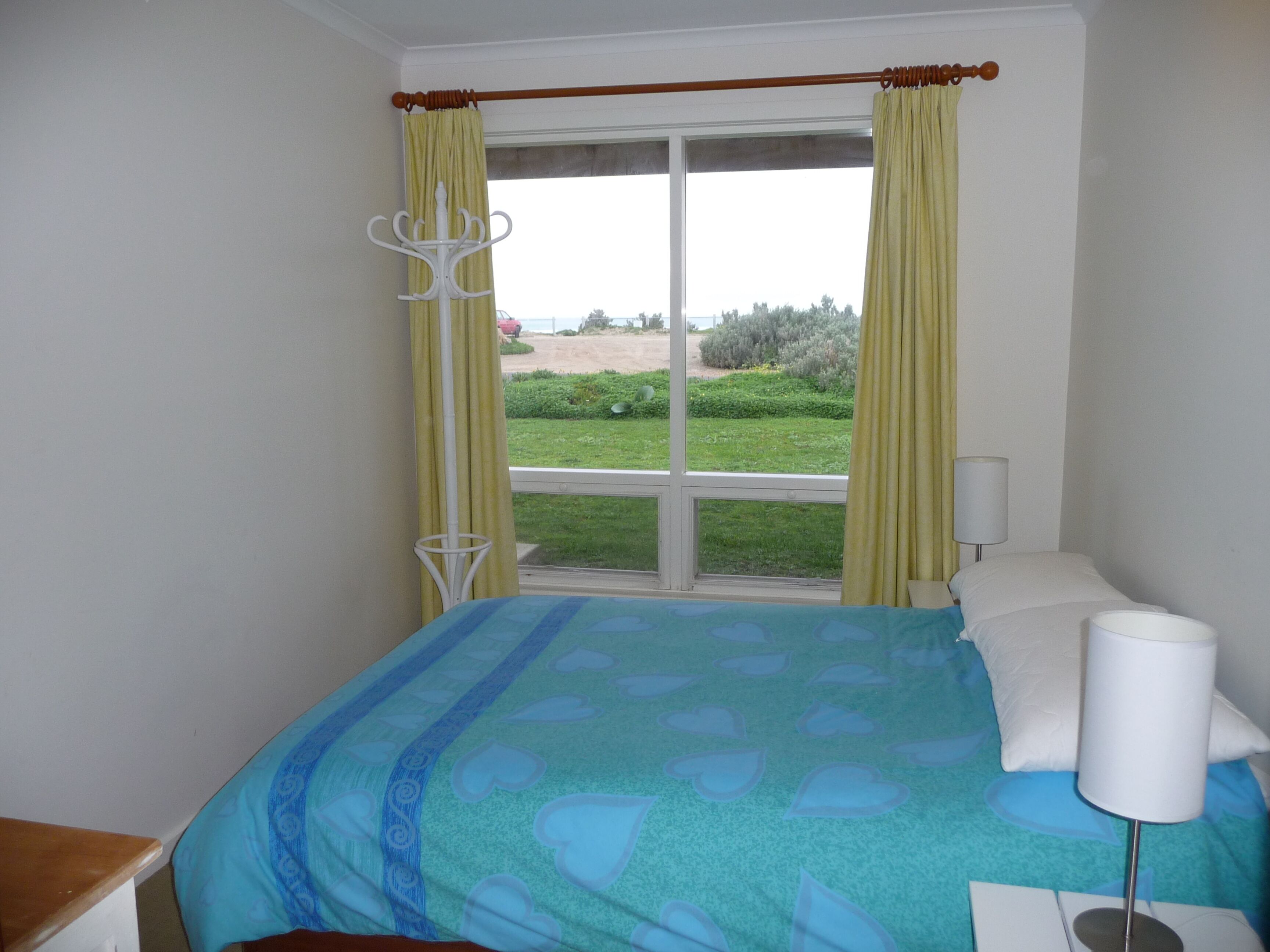 Surfers Parade - Outstanding Panoramic Surf and Coastal Views - 'Willows' — image 16