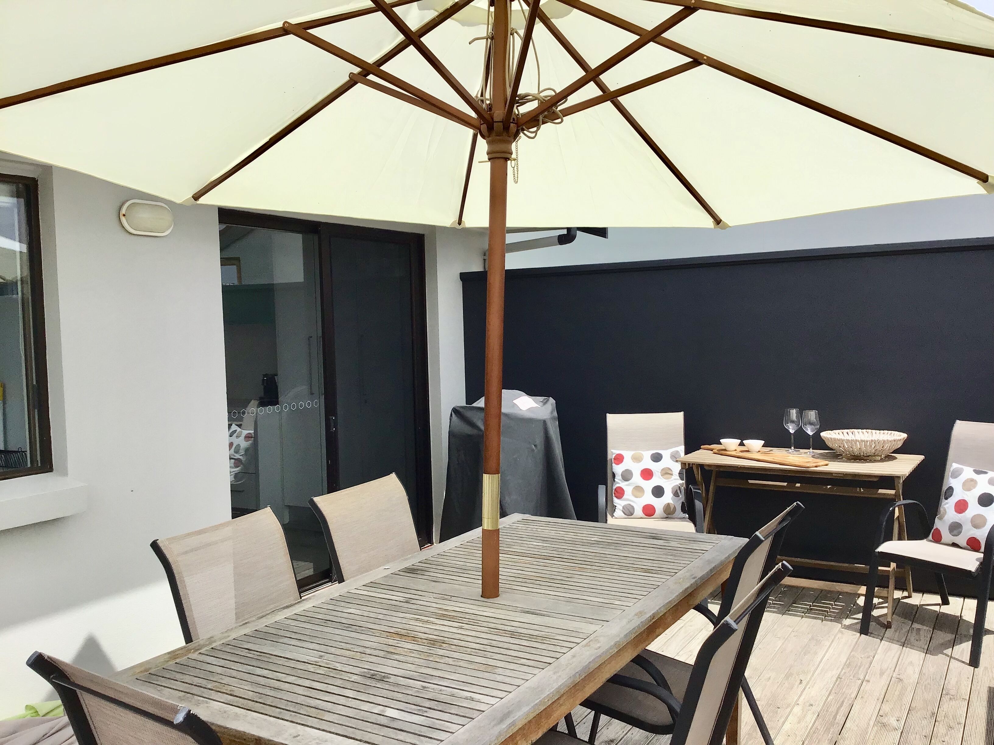 Surfers Parade - Outstanding Panoramic Surf and Coastal Views - 'Willows' — image 23