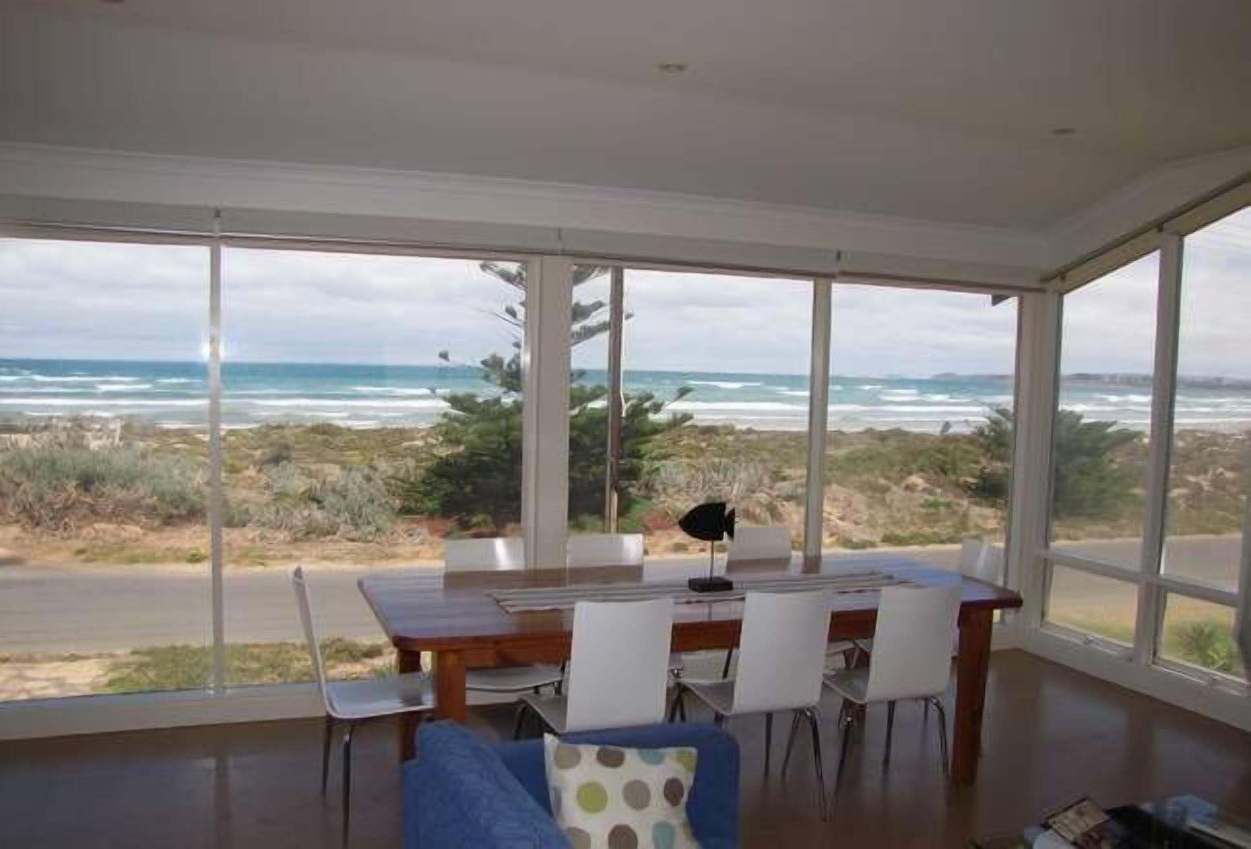 Surfers Parade - Outstanding Panoramic Surf and Coastal Views - 'Willows' — image 10