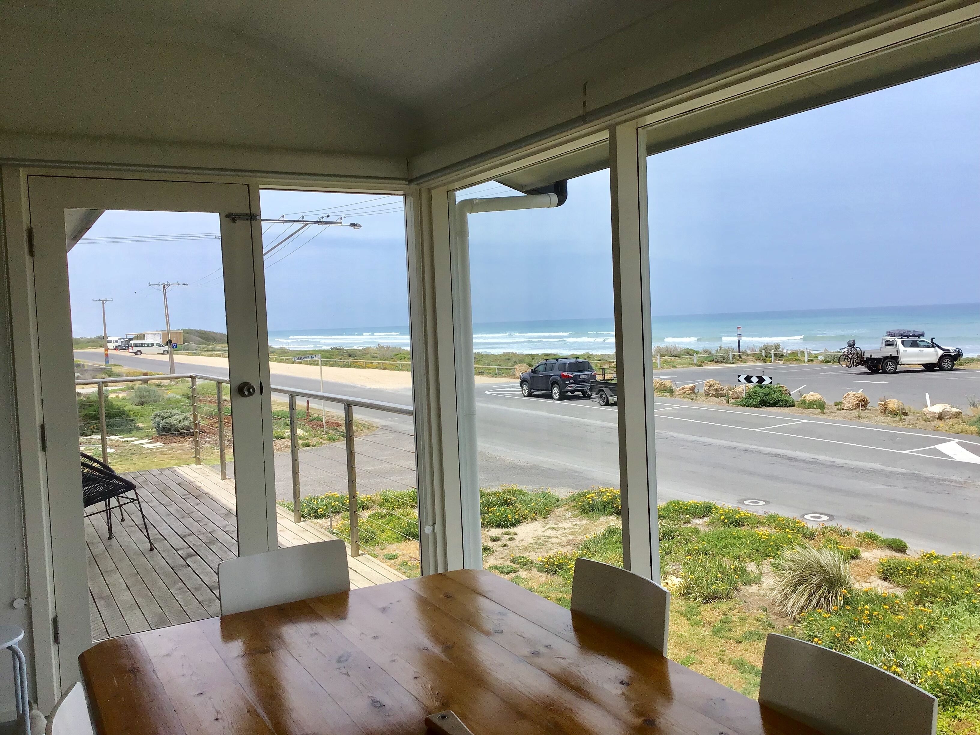 Surfers Parade - Outstanding Panoramic Surf and Coastal Views - 'Willows' — image 3