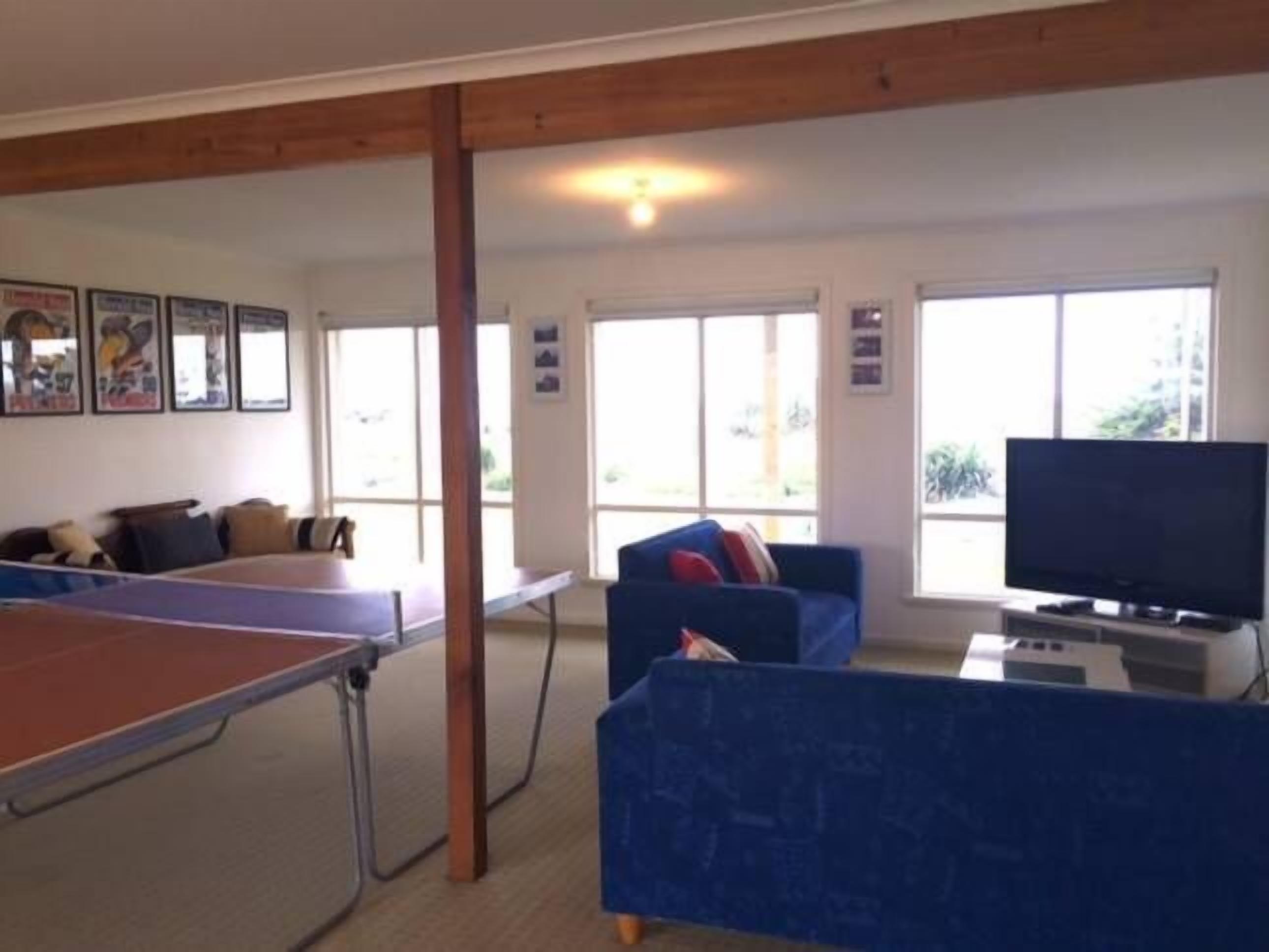 Surfers Parade - Outstanding Panoramic Surf and Coastal Views - 'Willows' — image 21