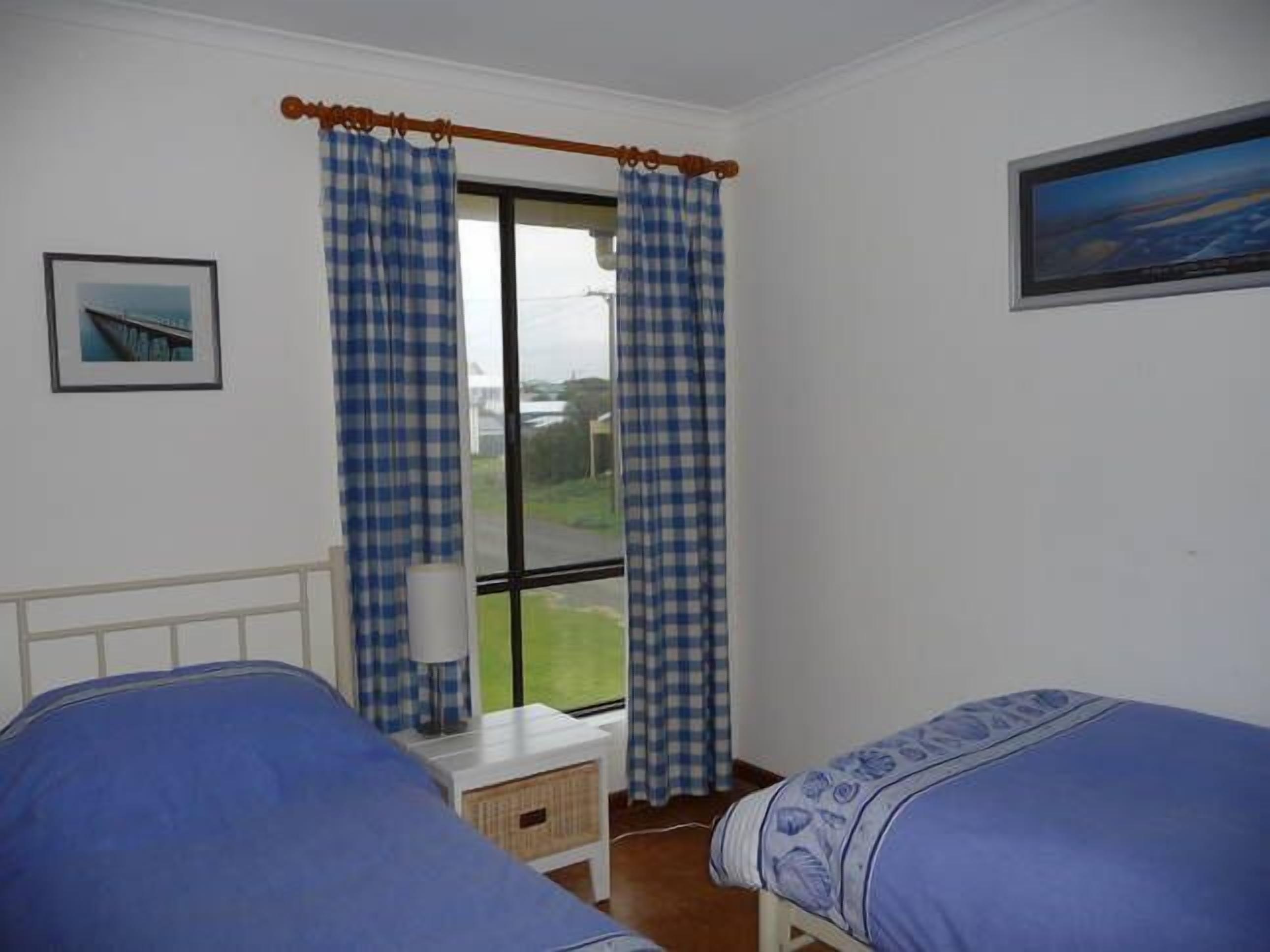Surfers Parade - Outstanding Panoramic Surf and Coastal Views - 'Willows' — image 15