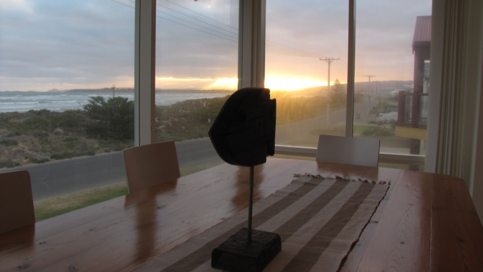Surfers Parade - Outstanding Panoramic Surf and Coastal Views - 'Willows' — image 24