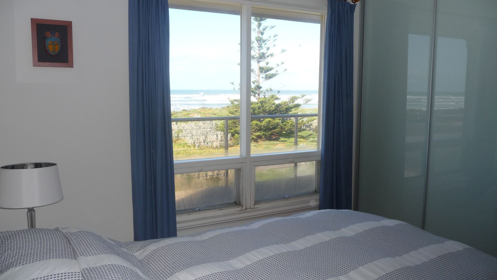Surfers Parade - Outstanding Panoramic Surf and Coastal Views - 'Willows' — image 12