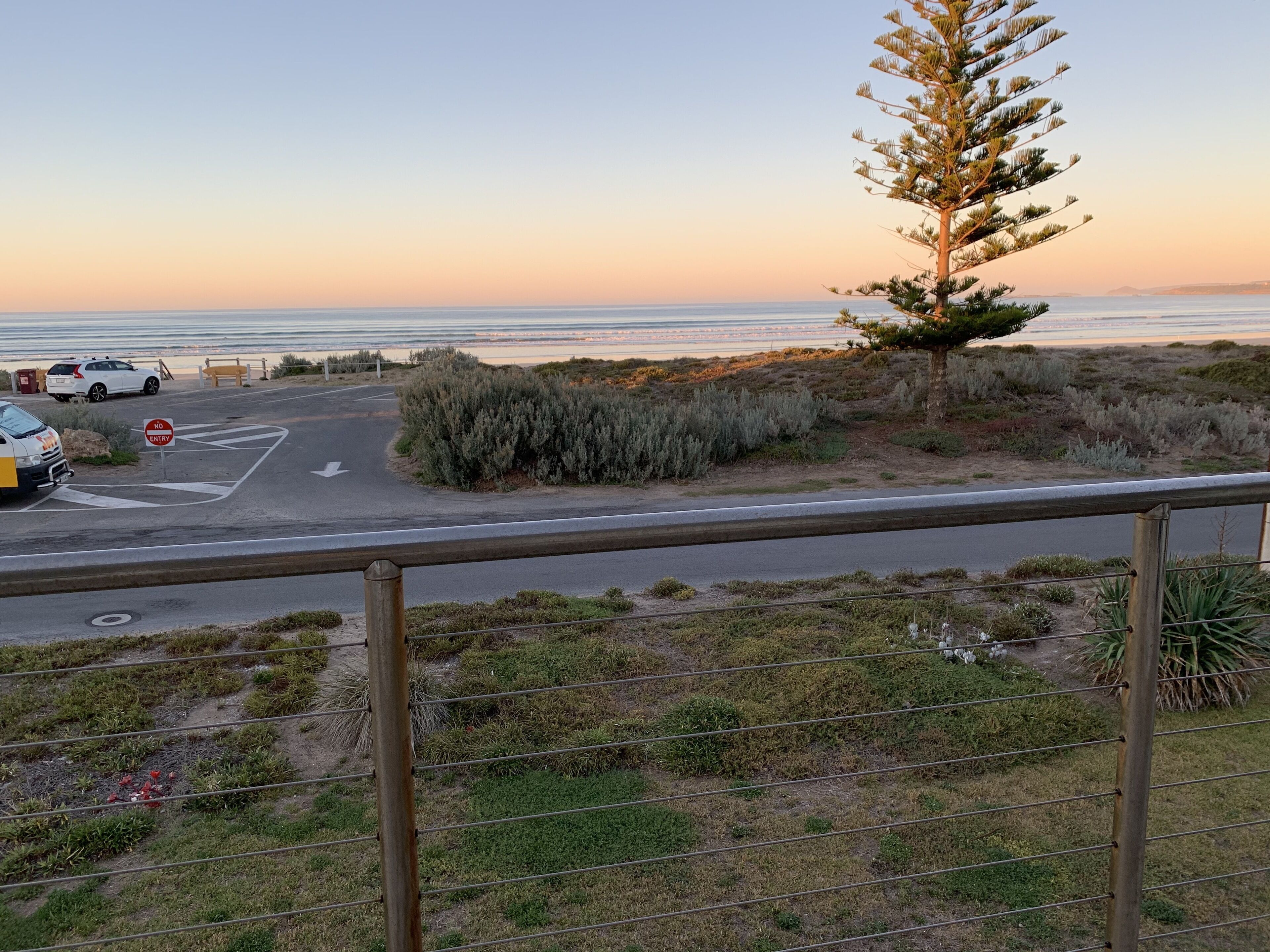Surfers Parade - Outstanding Panoramic Surf and Coastal Views - 'Willows' — image 7