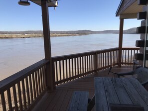 Outdoor dining - Exceptional views of the Ohio River and accommodates 2 boats (Magnet)