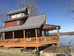 Exterior - Exceptional views of the Ohio River and accommodates 2 boats (Magnet)