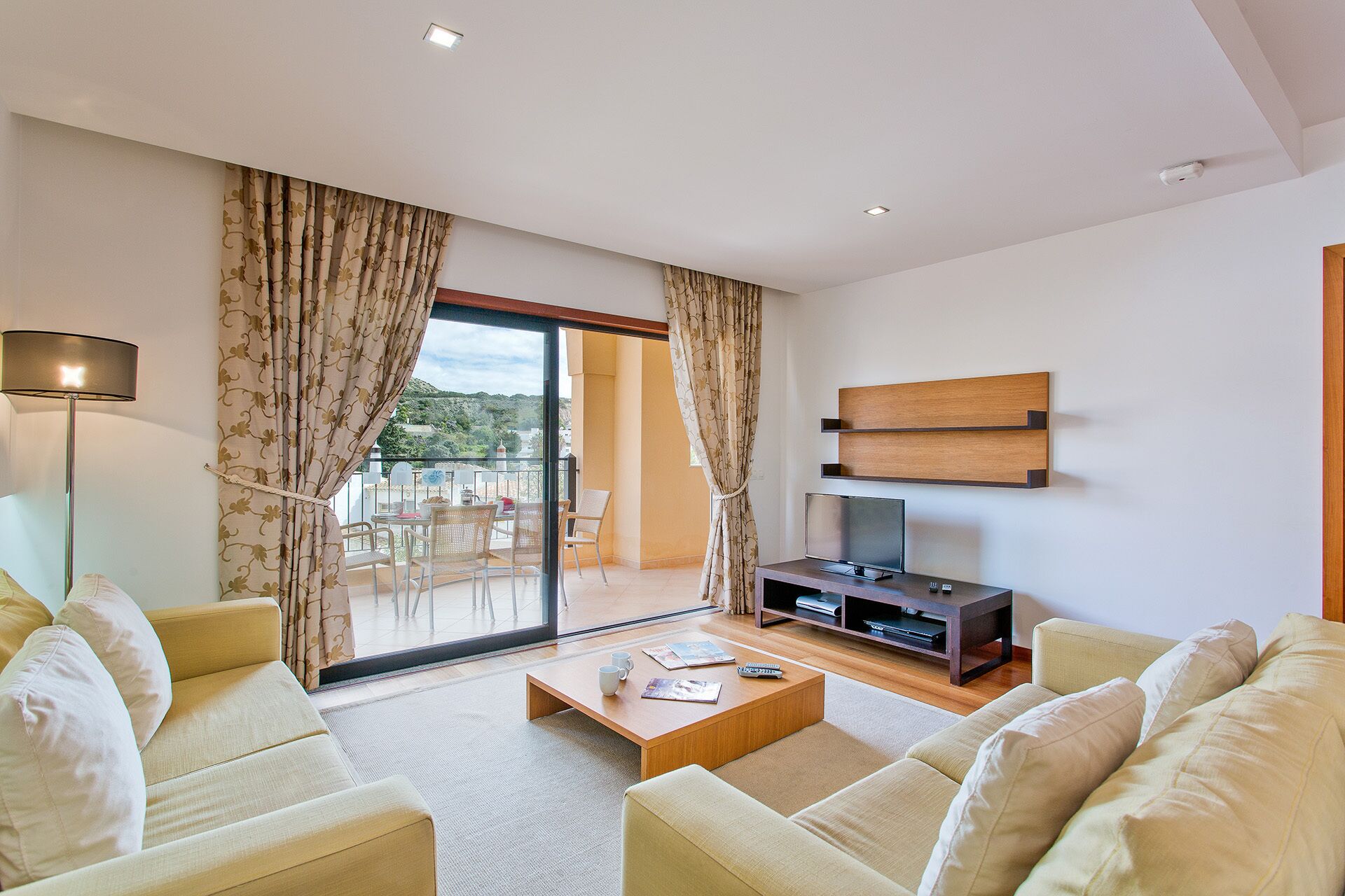 Baia Da Luz Spacious 3 Bed Apartment: Beach 5 Mins