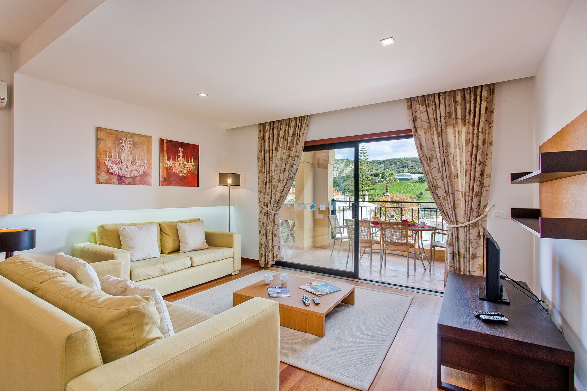 Baia Da Luz Spacious 3 Bed Apartment: Beach 5 Mins