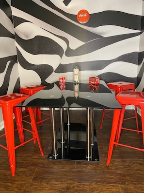 Dining - Close to Mercedes Benz Stadium/GWCC Relaxation 2 Bedroom/2 Full Bath (Atlanta)