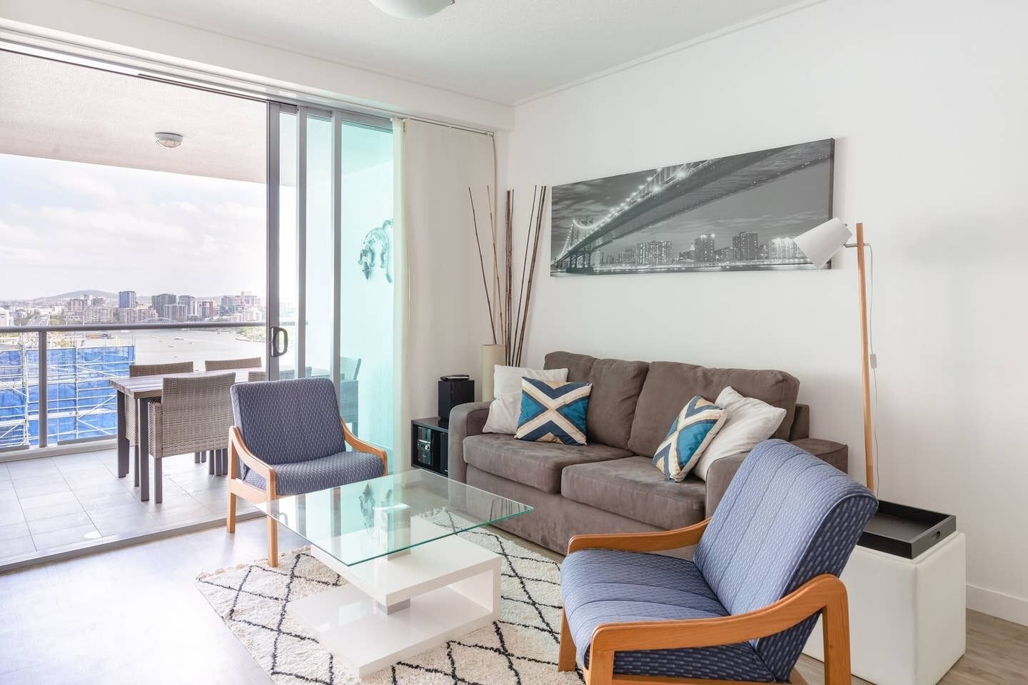 CBD Apt: Modern 2 bedroom, amazing location & view