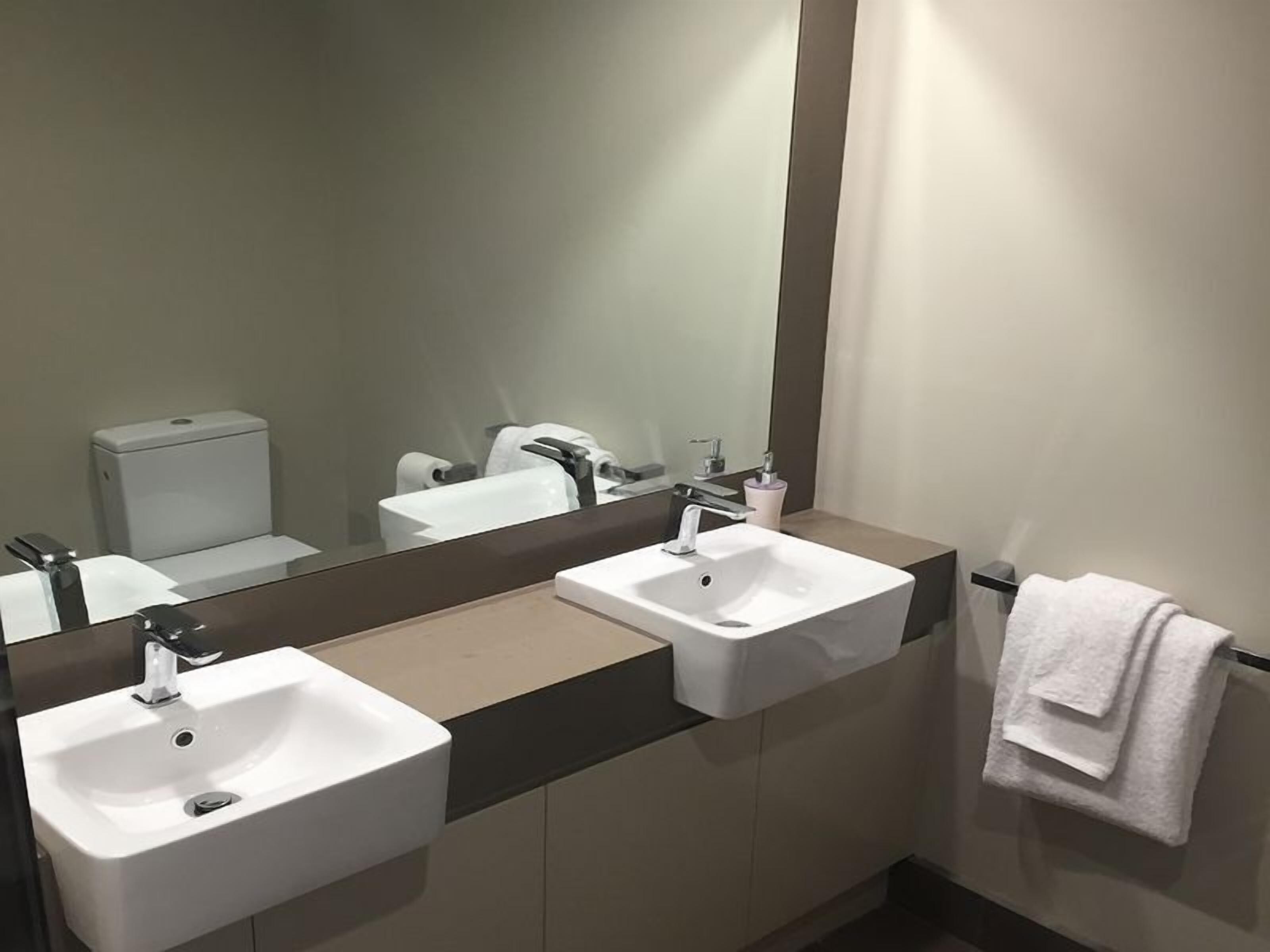 MCG, Rod Laver, Walk to City