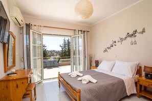 7 bedrooms, in-room safe, desk, iron/ironing board
