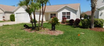 Beautiful 3/2 Designer Home, WiFi, golf cart and 40 executive golf courses 