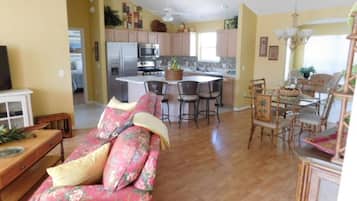 Una Smart TV, un reproductor de DVD