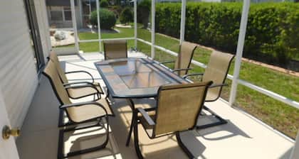 Hermosa casa de diseño 3/2, WiFi gratis, carrito de golf y 36 campos de golf gratis