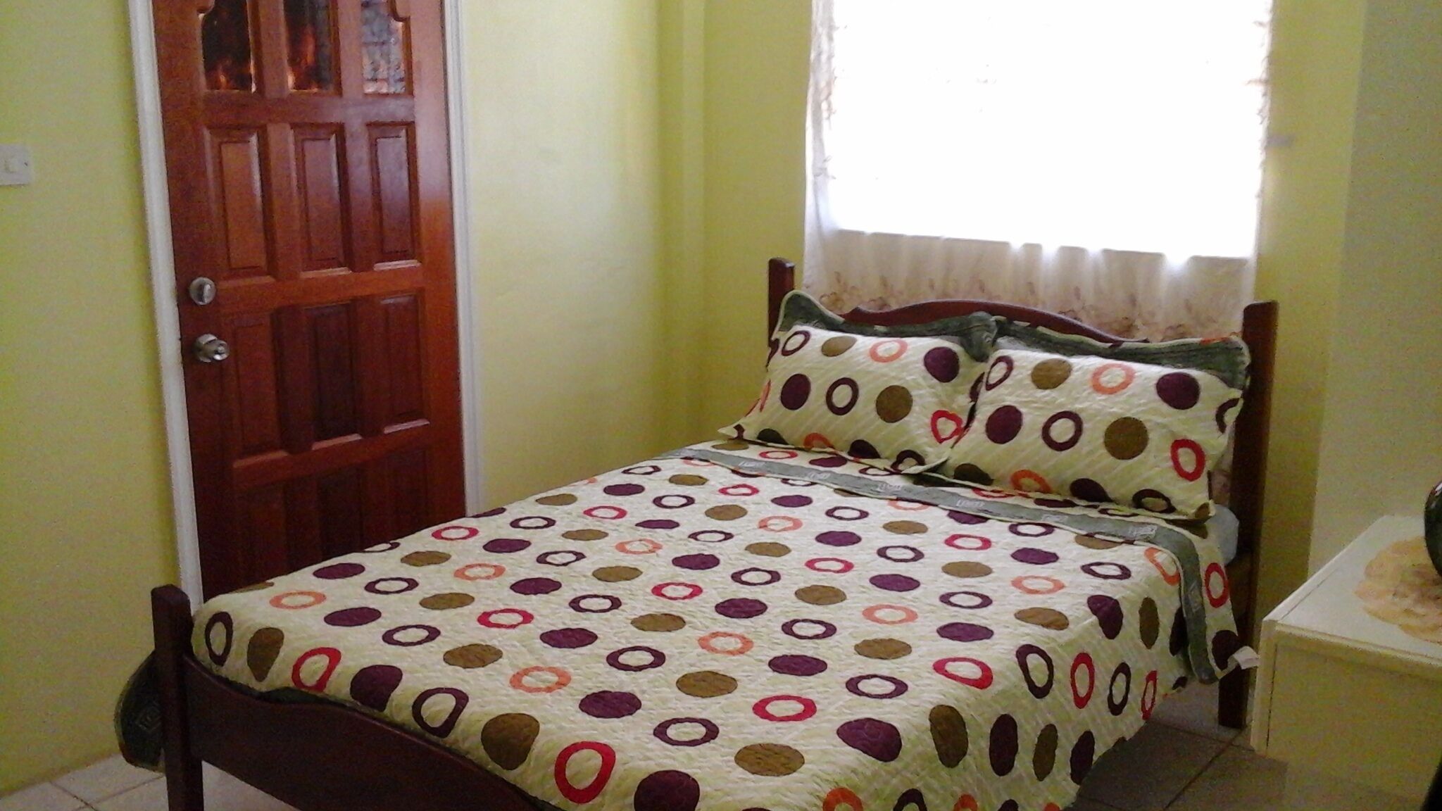 2 室のベッドルーム、アイロン / アイロン台、WiFi (無料)、ベッドシーツ