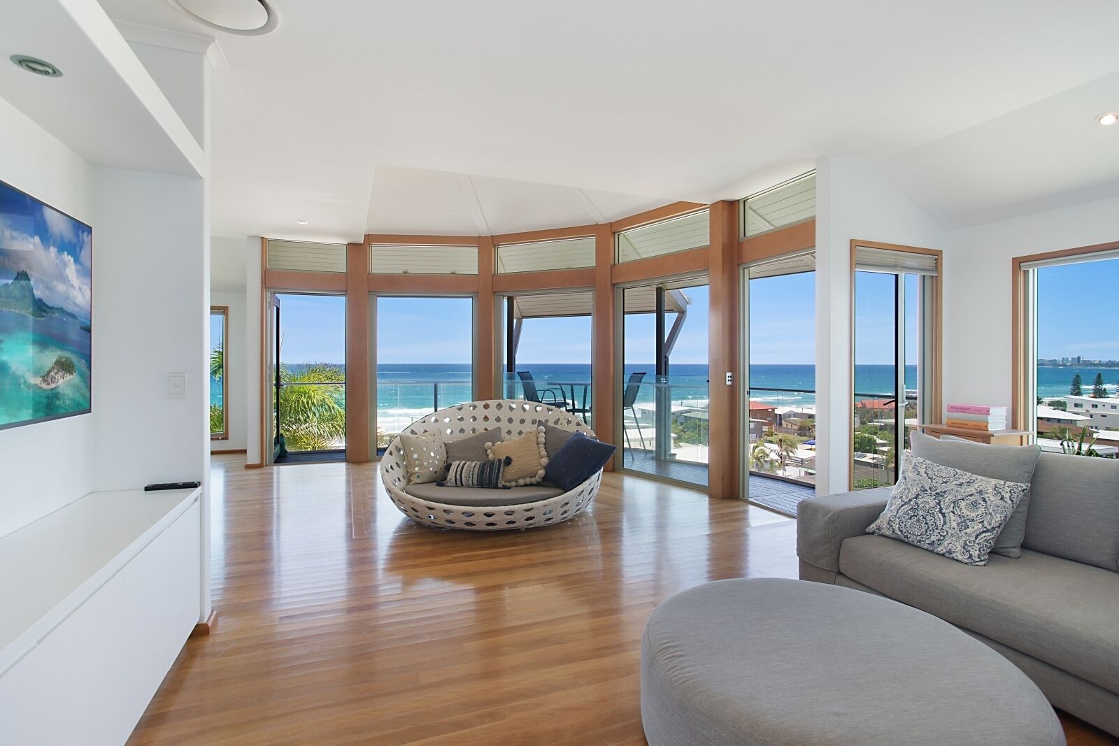 Panoramic Ocean Views - Luxury Family Home - Heated Pool - Pet Friendly! — image 7