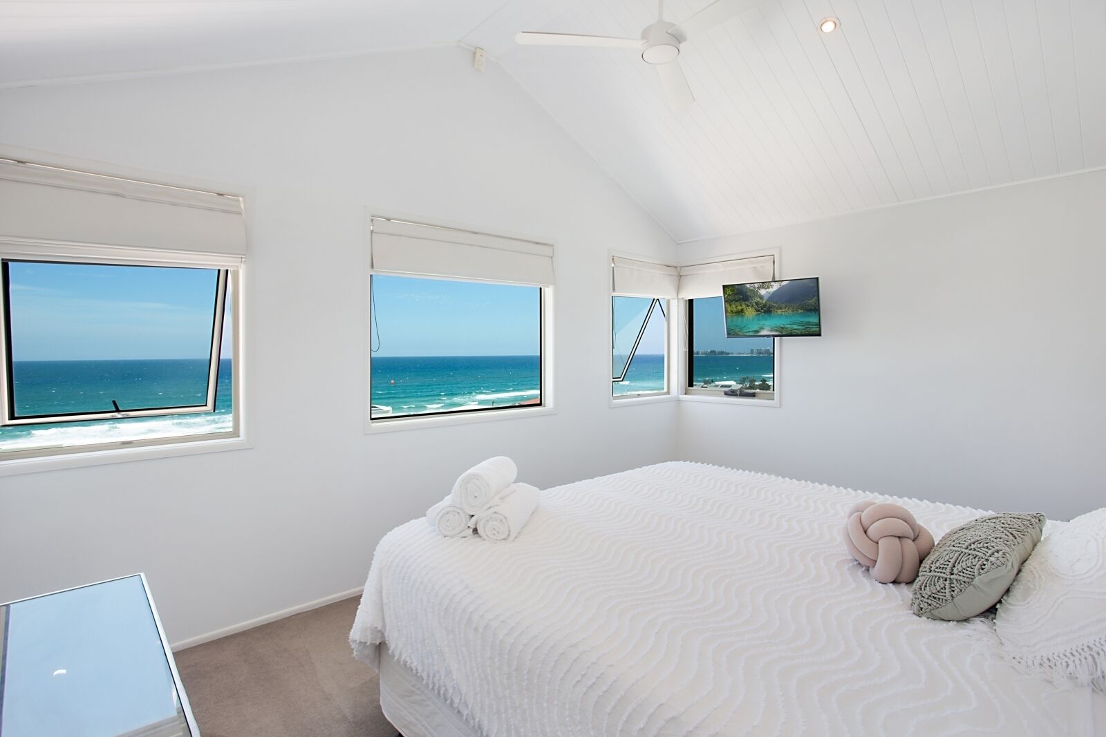 Panoramic Ocean Views - Luxury Family Home - Heated Pool - Pet Friendly! — image 9