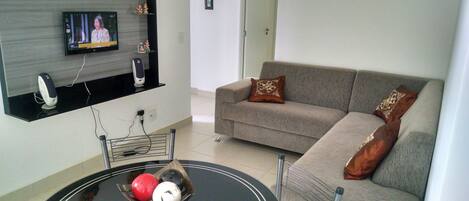 Fernseher, DVD-Player, Tischfußball, Stereoanlage