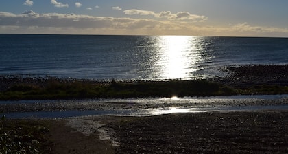 Beach Front Cottage with Mountain Views 5 k from Carlingford