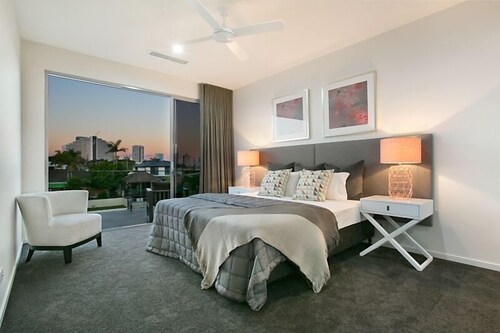 エリートホリデーホーム - パームスプリングスゴールドコースト