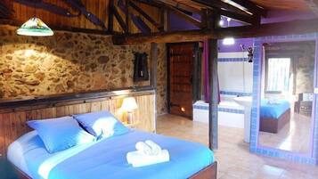 1 chambre, fer et planche Ă repasser, Wi-Fi gratuit, draps fournis