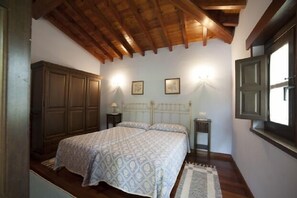 2 chambres, fer et planche à repasser, draps fournis