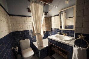 Badekar, hårføner, håndklær og såpe