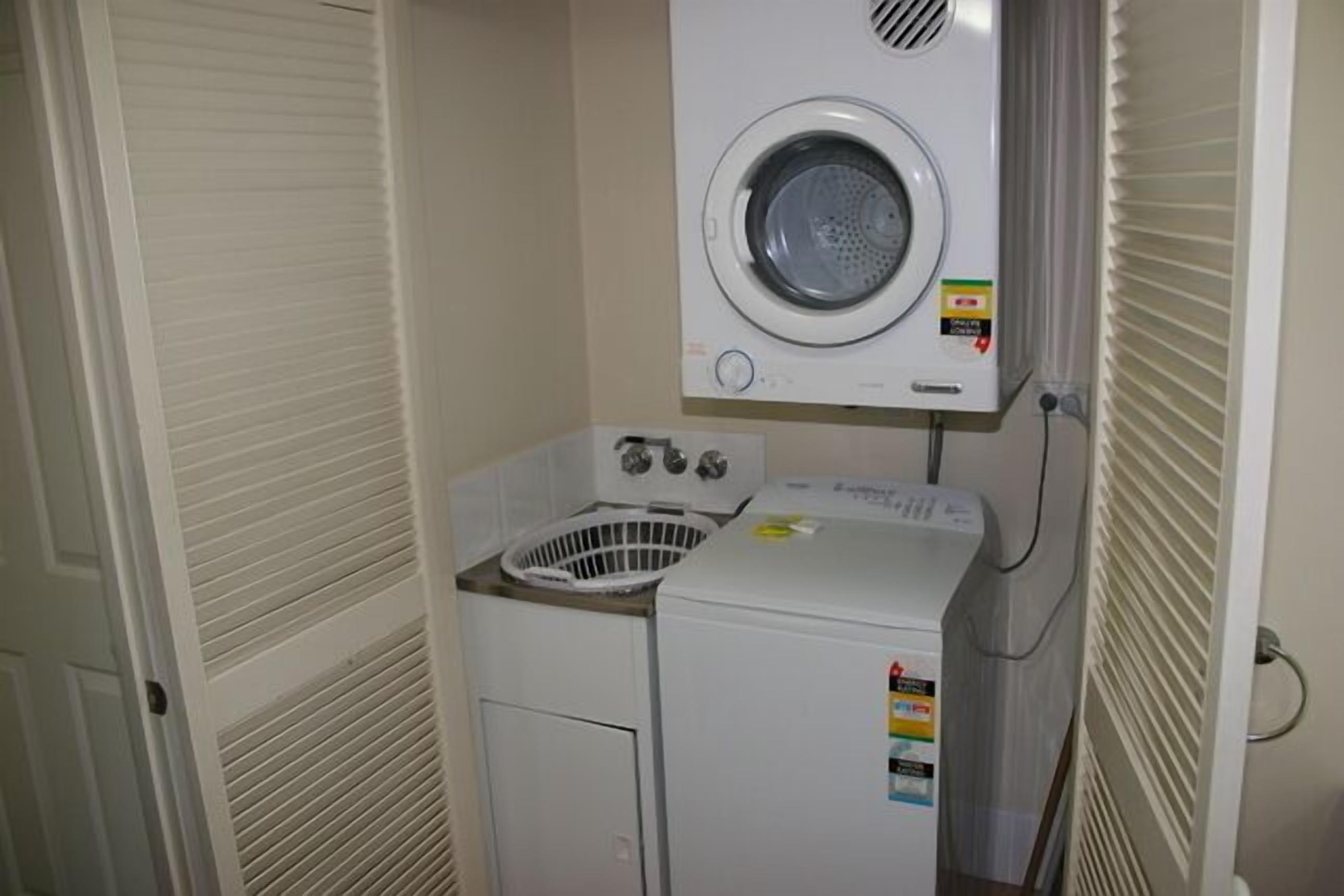 Mermaid Beach Holiday Apartment @ Turtle Beach — image 3