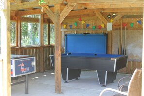 Game room - La Rocaille at La Cerniére with shared Pool (Dénezé-Sous-Le-Lude)