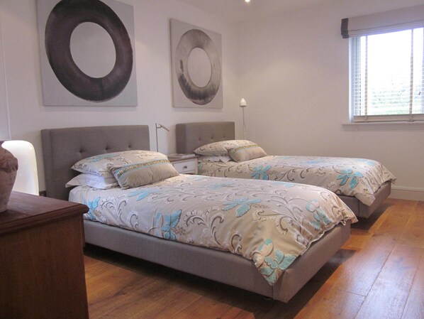 2 chambres, fer et planche à repasser, lit parapluie, Wi-Fi gratuit