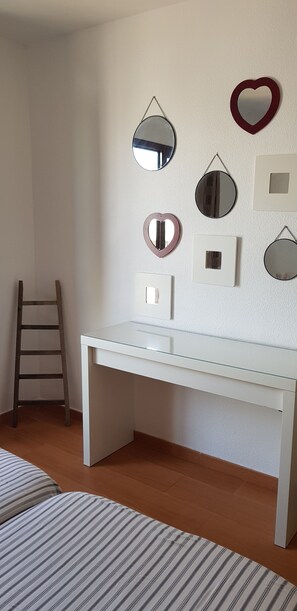 1 camera, ferro/asse da stiro, accesso a Internet, lenzuola