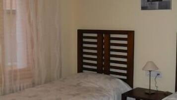 2 slaapkamers, een strijkplank/strijkijzer, gratis wifi, beddengoed