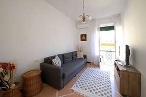 TV - AT THE PORT OF SANTA MARGHERITA [A/C, wi-fi, sea view] CIN IT010054C2CJKQENH4 (Santa Margherita Ligure)