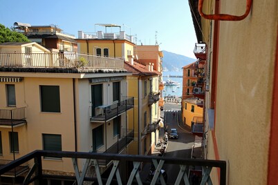 AT THE PORT OF SANTA MARGHERITA [A/C, wi-fi, sea view] CIN IT010054C2CJKQENH4