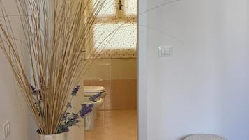 2 bedrooms, iron/ironing board, travel cot, free WiFi