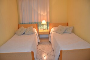 2 soverom og strykejern/-brett