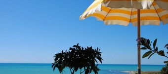 Apartamento grande Lumia unos pases de la playa con vistas al mar