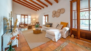 Smart TV, fireplace, DVD player, books