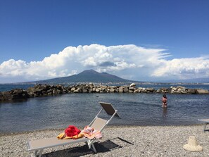 Una spiaggia nelle vicinanze