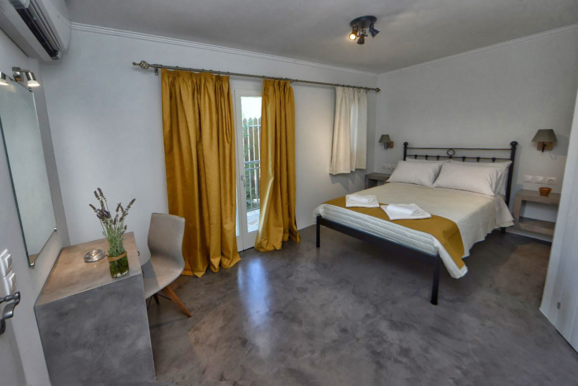TheCassiusHillHouse <br><br>Brand new Villa. Great offer , no need of car. Book now!!!