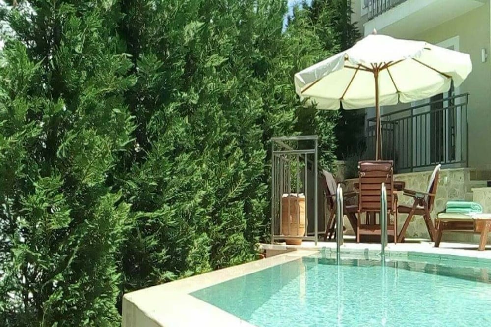 TheCassiusHillHouse <br><br>Brand new Villa. Great offer , no need of car. Book now!!!