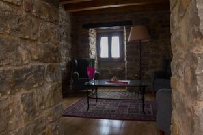 Interior - Self catering El Torreón de la Bruna for 16 people (Urraul Bajo)