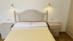3 chambres, coffres-forts dans les chambres, fer et planche Ă repasser