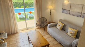 TV, DVD player - Villa Cristina, air conditioning, private pool, free WiFi (Binibeca)
