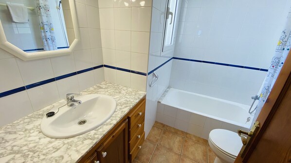 Bañera y toallas