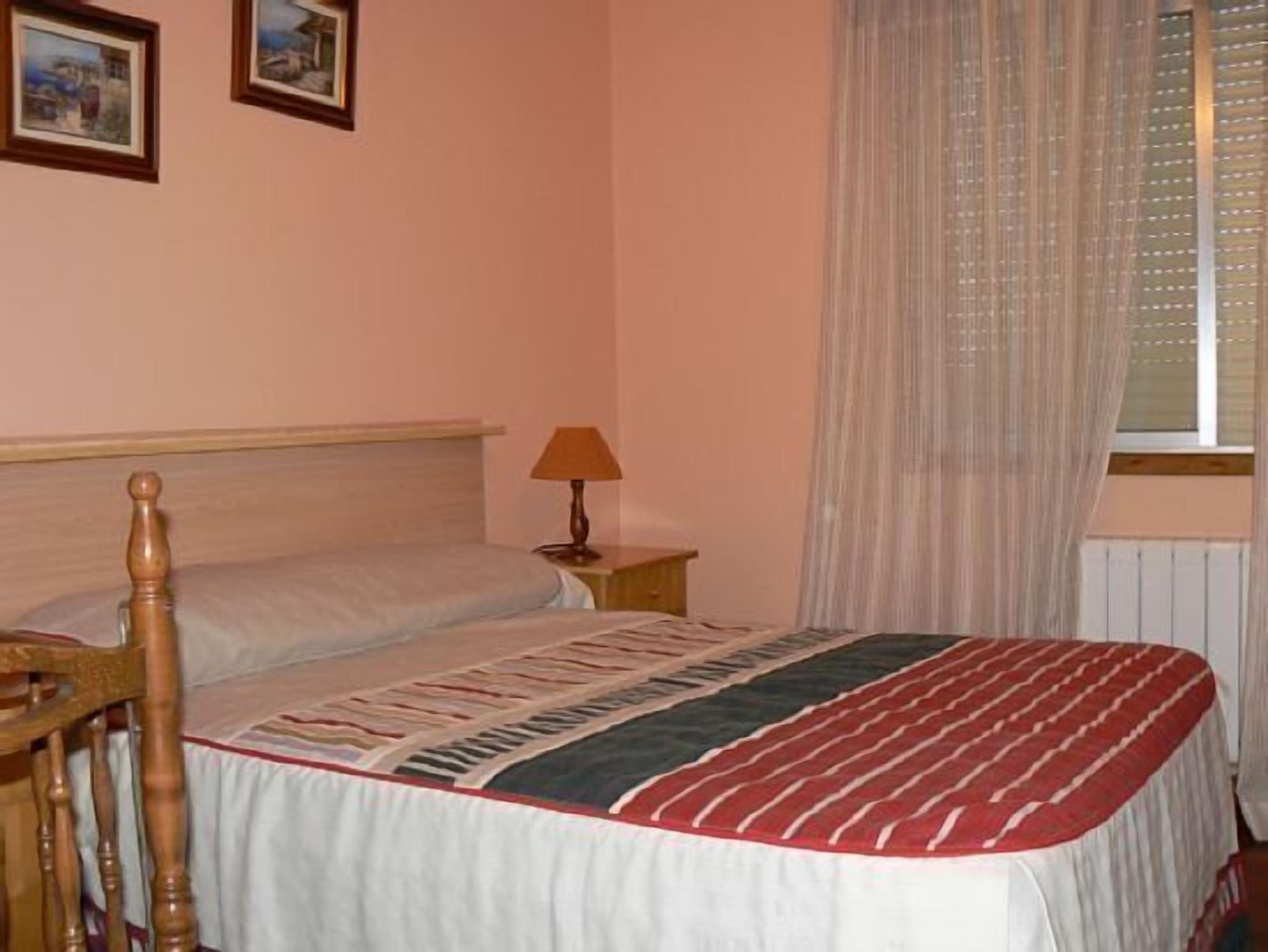 5 chambres, fer et planche à repasser, Wi-Fi gratuit, draps fournis